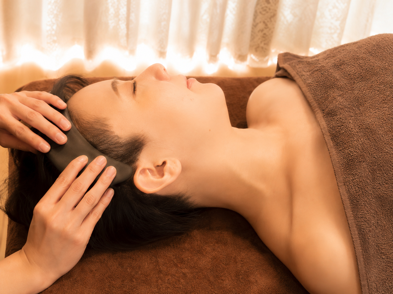 不眠に悩む女性の体の緊張を深部からゆるめるバザルト®の遠赤外線アプローチ
