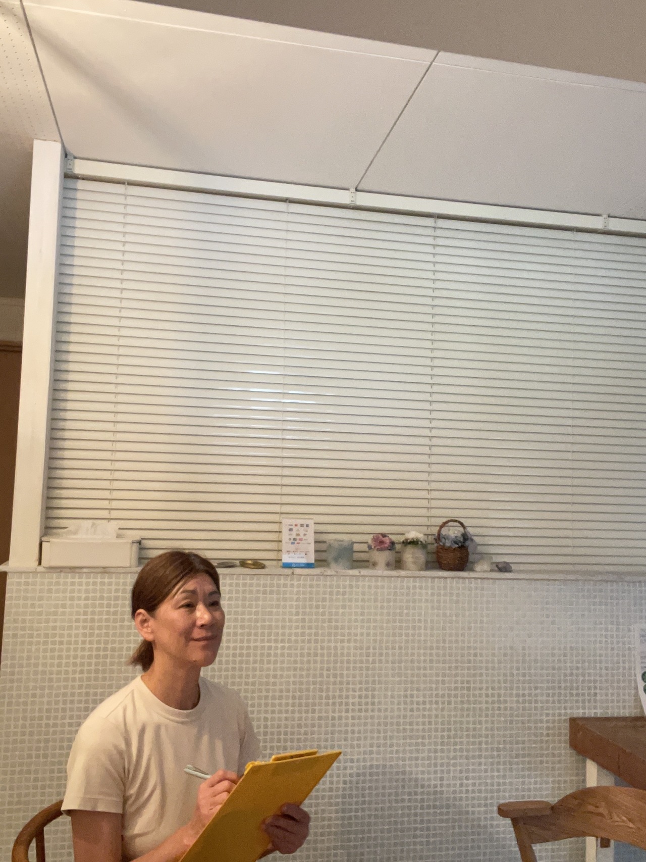 大阪府箕面市のバザルト®導入サロン・アロマ＆温活サロンnature。交通事故後の手術を経験した女性の冷え・ひどいむくみ・左足膝下の感覚の低下に、バザルト®ボディトリートメントの月1回・1年継続ケアでふくらはぎの柔軟性と体温の変化をサポート。