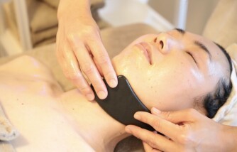 岐阜県岐阜市のバザルト®導入サロン・オーガニックサロンyuii。40代女性のシミ・肝斑・肌荒れに、バザルト®フェイシャルの2週間に1回・3ヶ月継続ケアとP's Selectホームケア併用で肝斑がほぼわからないレベルまで目立たなくなり肌のきめ・明るさに変化をサポート。